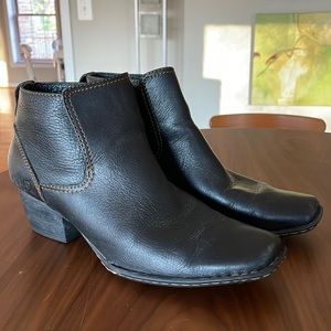 Born black leather boots size 10